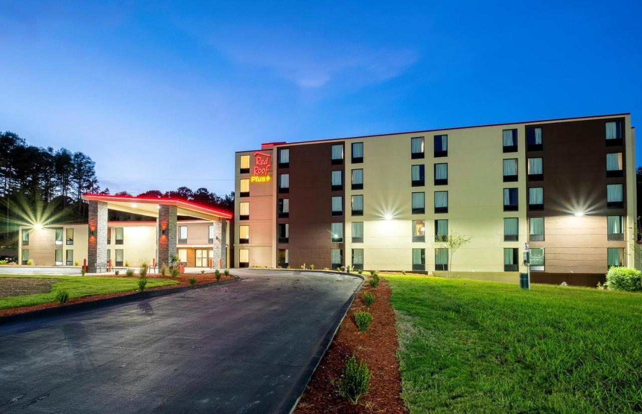 Red Roof Plus+ - Hotel